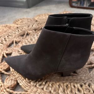 Vince Camuto Adriela Leather Dark Grey Pointed Toe Heels Size 7.5